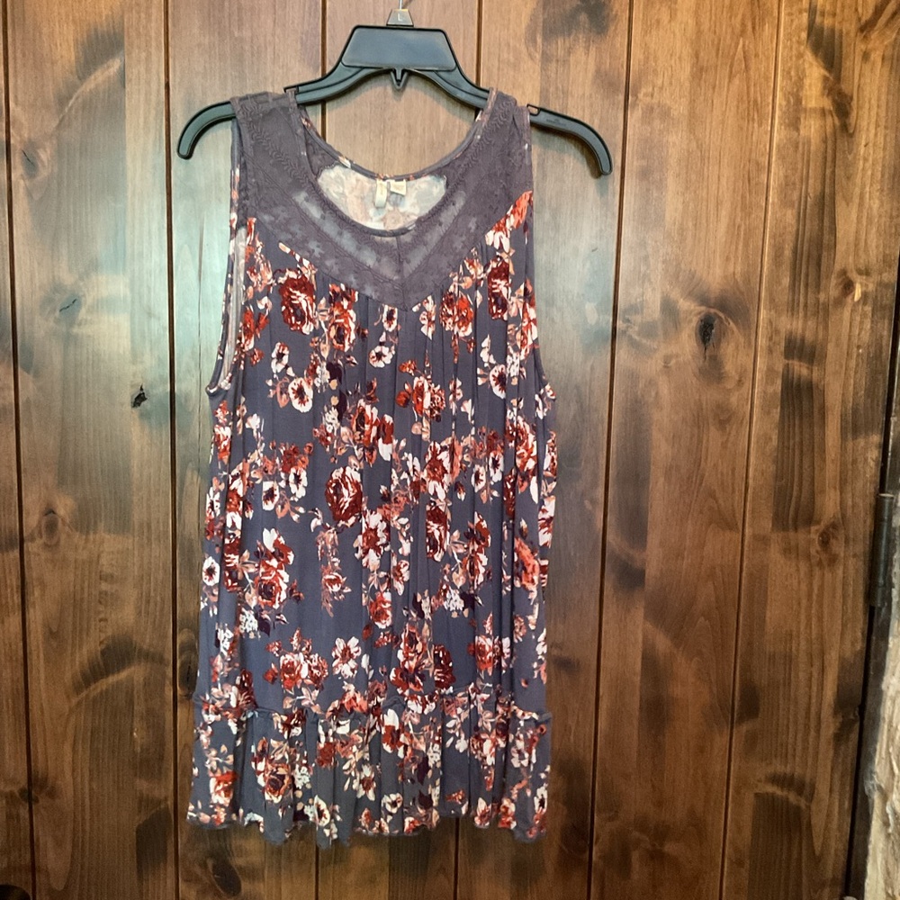 Cato Floral Lace-Yoke Tank in Gray/Blue and Rust